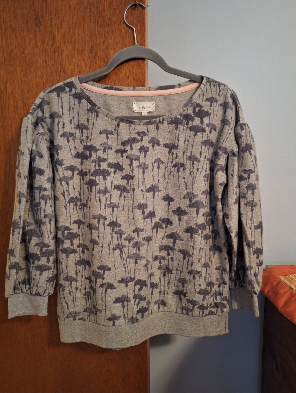 Lou & Grey Gray Floral-Print Crewneck Sweater with Pink Trim Women's Size S